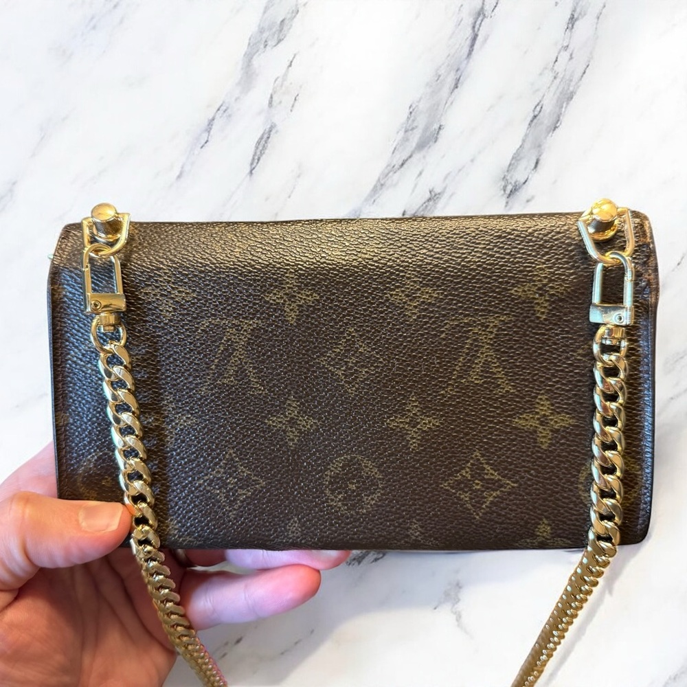 Louis Vuitton Vintage Monogram Sarah Wallet With Crossbody Chain With COA - Picture 2 of 16